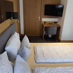 乌尔盯格霍夫宾馆 2*