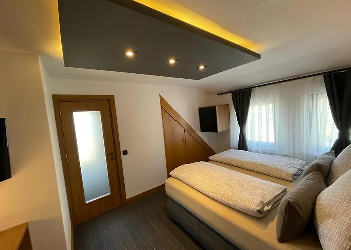 אורחן Uhldinger-hof 2*